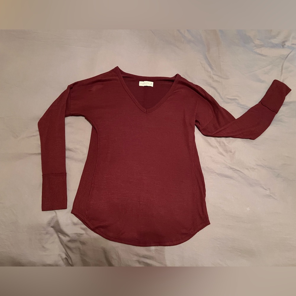 Abercrombie & Fitch Soft A&F Cozy V-Neck Drop Sleeve Sweater in maroon